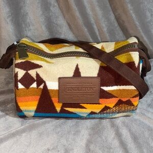 Pendleton Travel Kit Crossbody Crescent Butte 100% virgin wool Rare/discontinued
